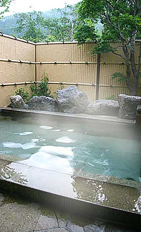 飛騨高山　奥飛騨温泉　寛ぎの舎　游　貸切露天風呂